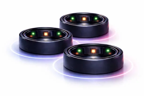 Plawat Ring in black with its sensors